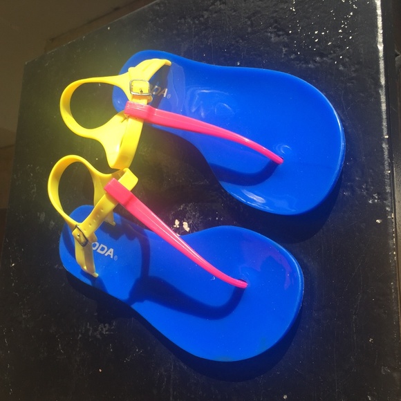 Soda Shoes - Blue pink and yellow jelly sandals